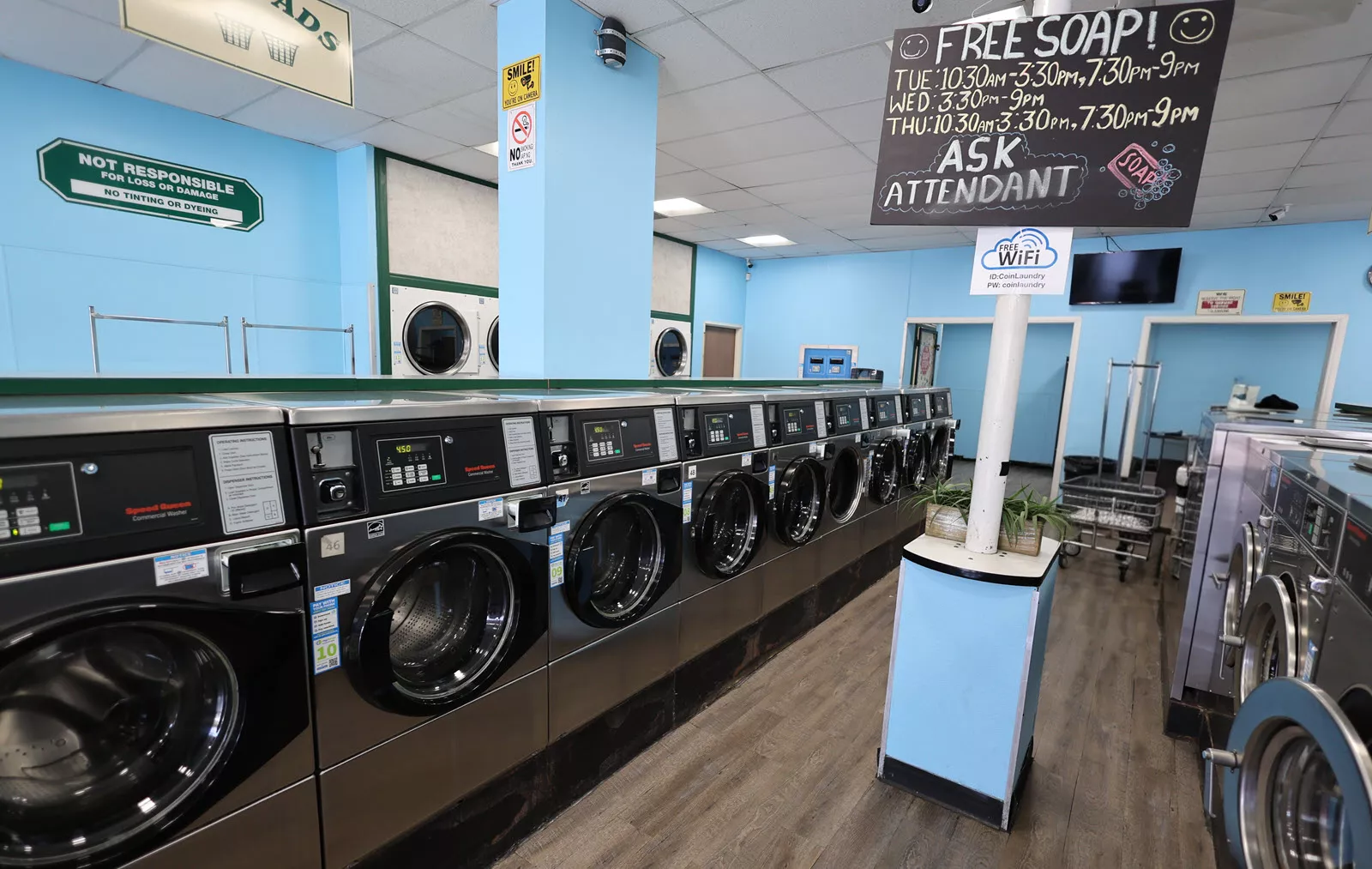 Pros & Cons of Starting a Laundromat Business from Scratch